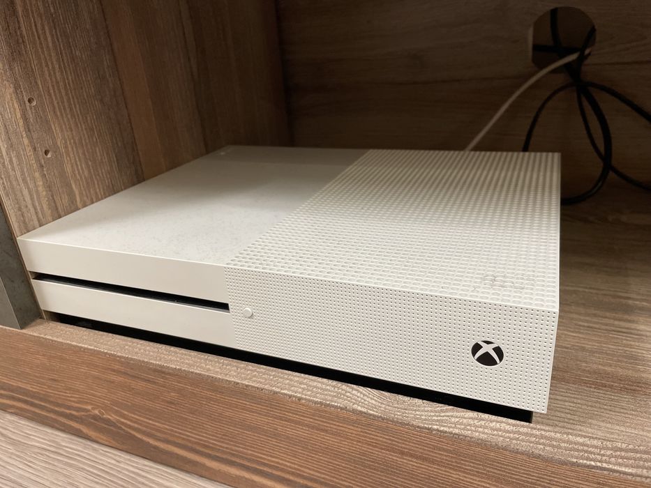 Xbox One S 1T спешно!