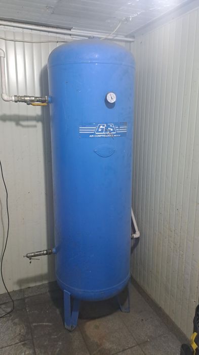 Vand compresor cu șurub. 15 kw rezervor și uscator! debit 3,2 m3  apro