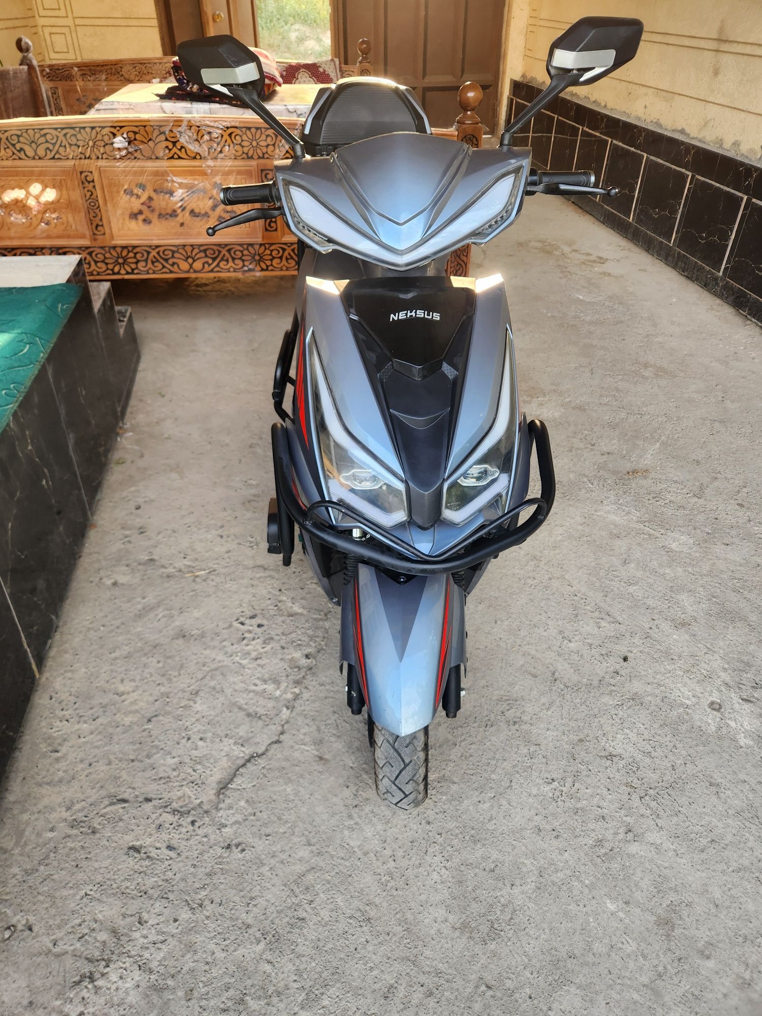 Скутер Neksus 150
