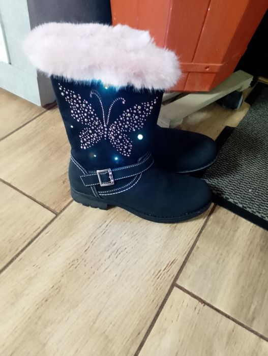 Ghete noi de vânzare