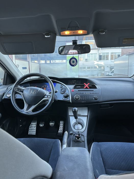 Продавам Honda Civic 1.8