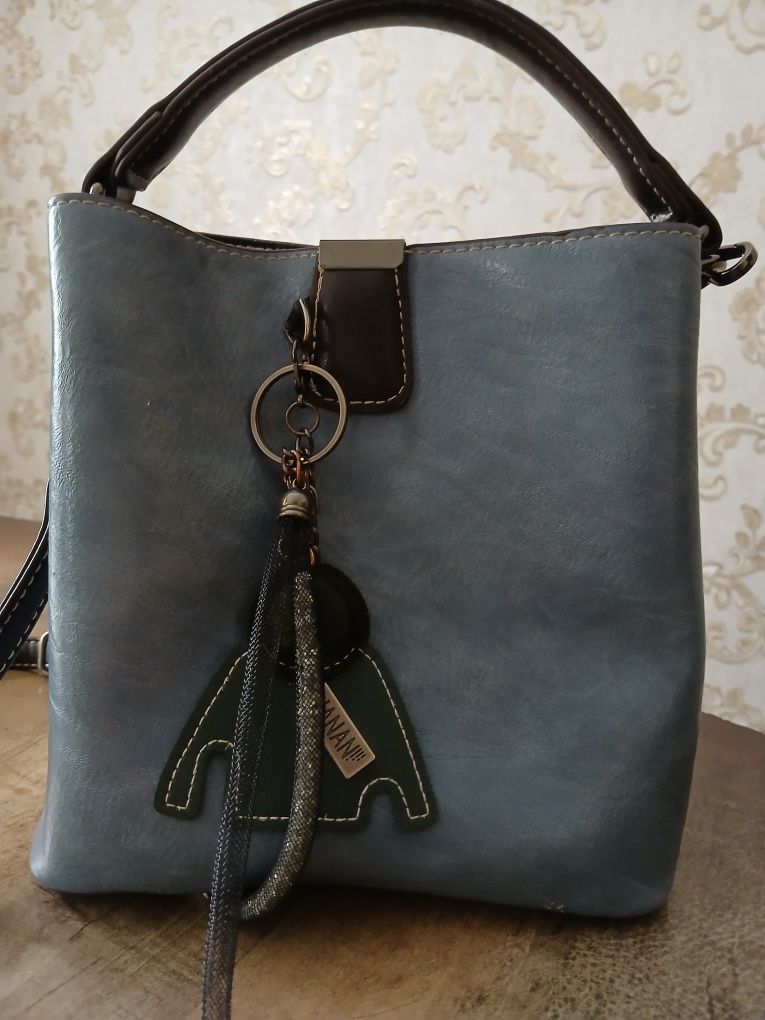 сумка от CHARLES & KEITH