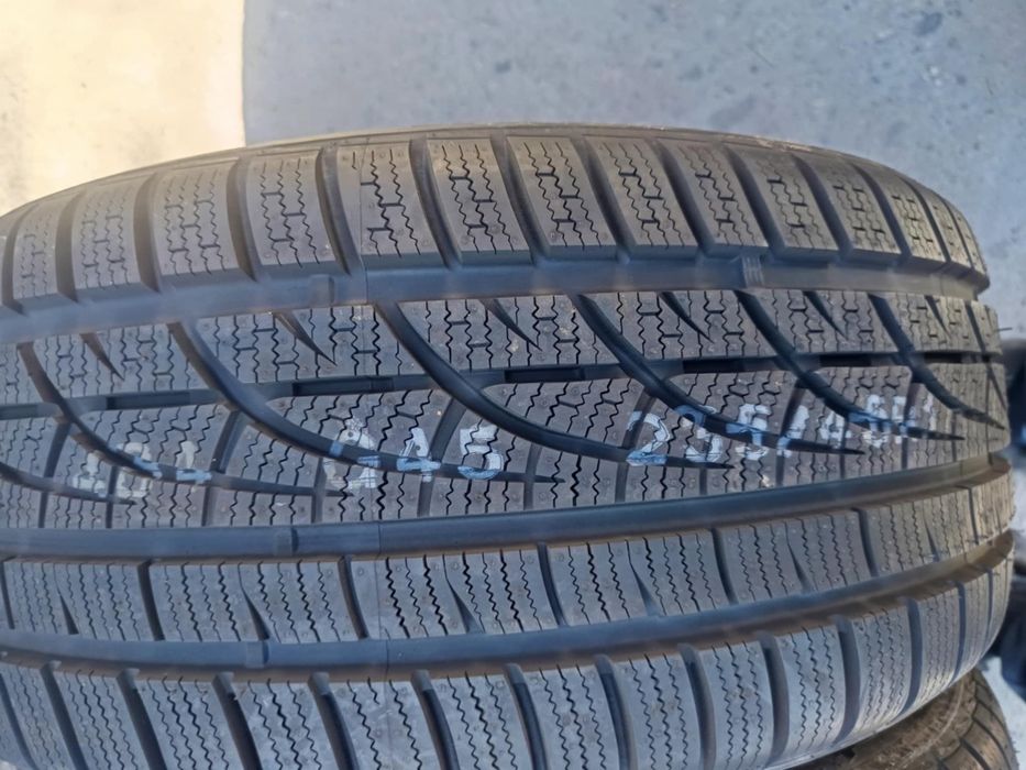 235/45/17 2броя Hankook Winter Icept evo.Гумите са чисто нови.