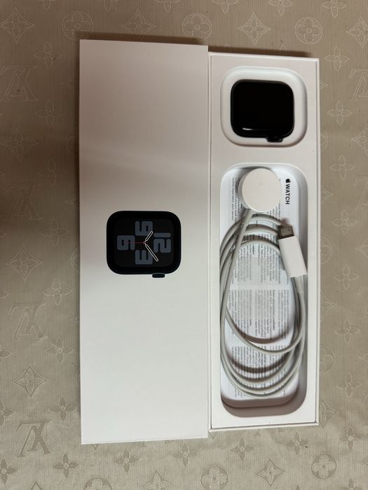 Смарт часовник Apple - Watch SE2 v2, 40mm