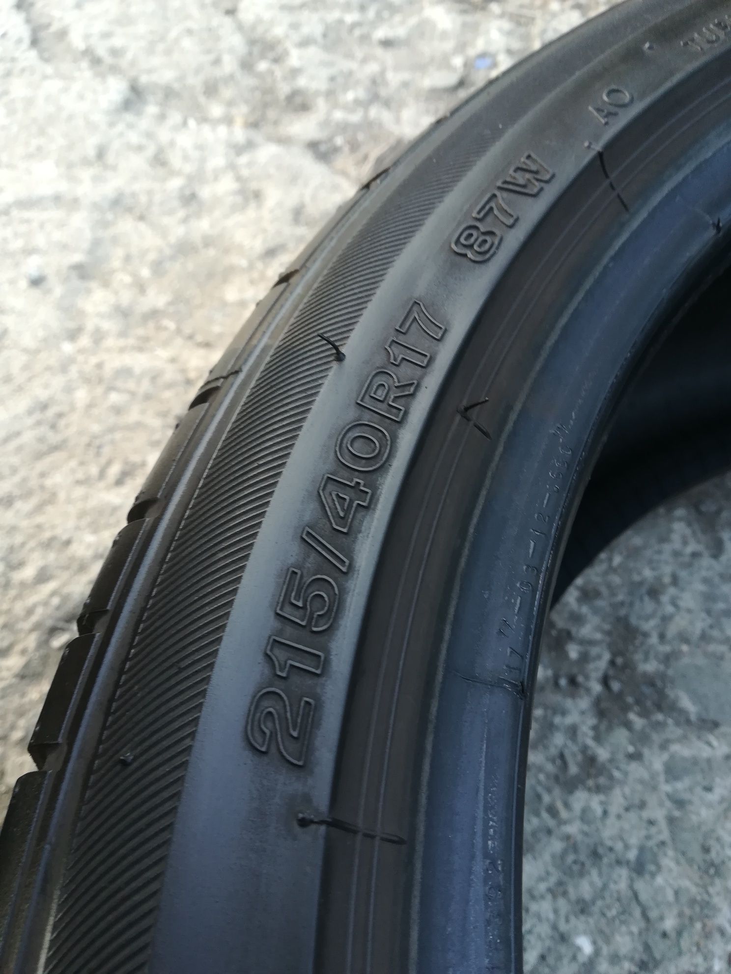 Перфектни 4бр.215/40/17 Bridgestone dot2814