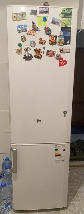 Продам двухкамерный  холодильник Веко