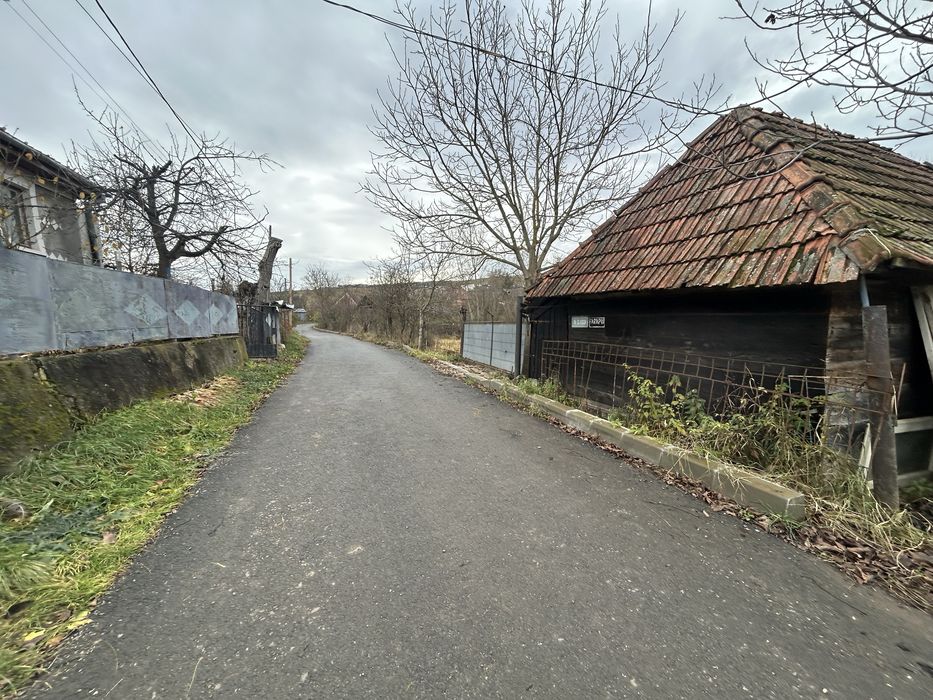 Vand Teren  la 20km de Cluj 2400mp si casa Batraneasca