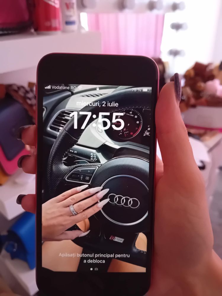 Iphone SE roșu, stare foarte buna