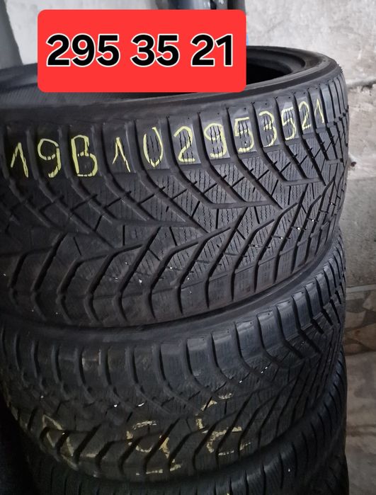 295 35 21 2броя Зимни и 4 броя летни гуми
