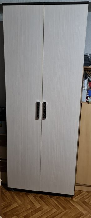 Продаётся шкаф для одежды.