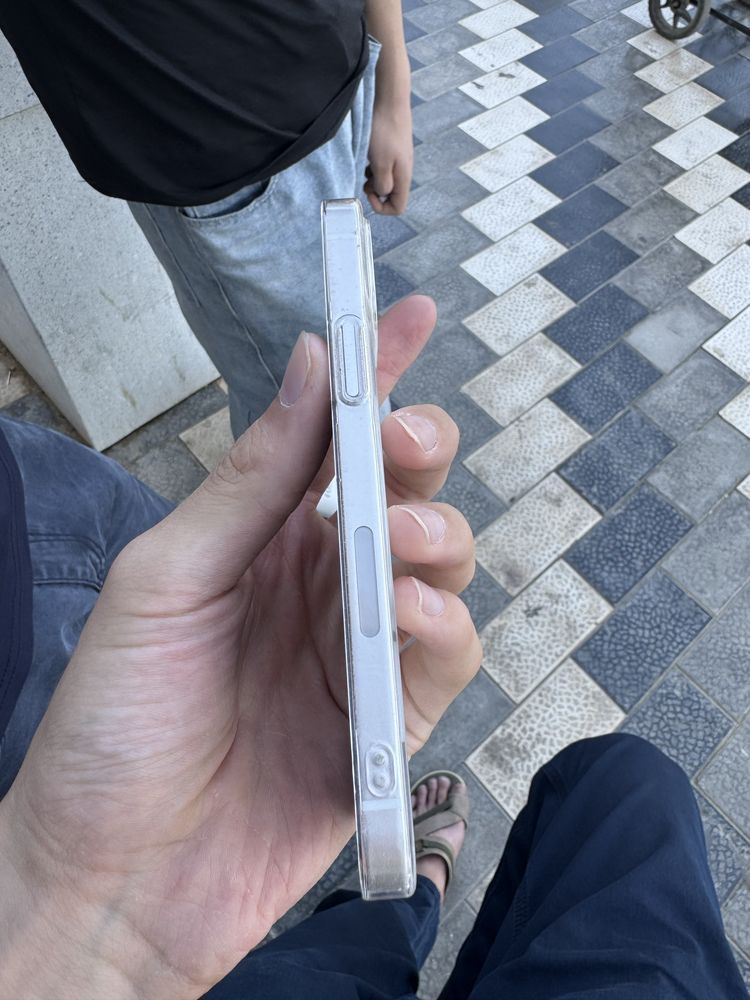 Iphone 12 sotiladi