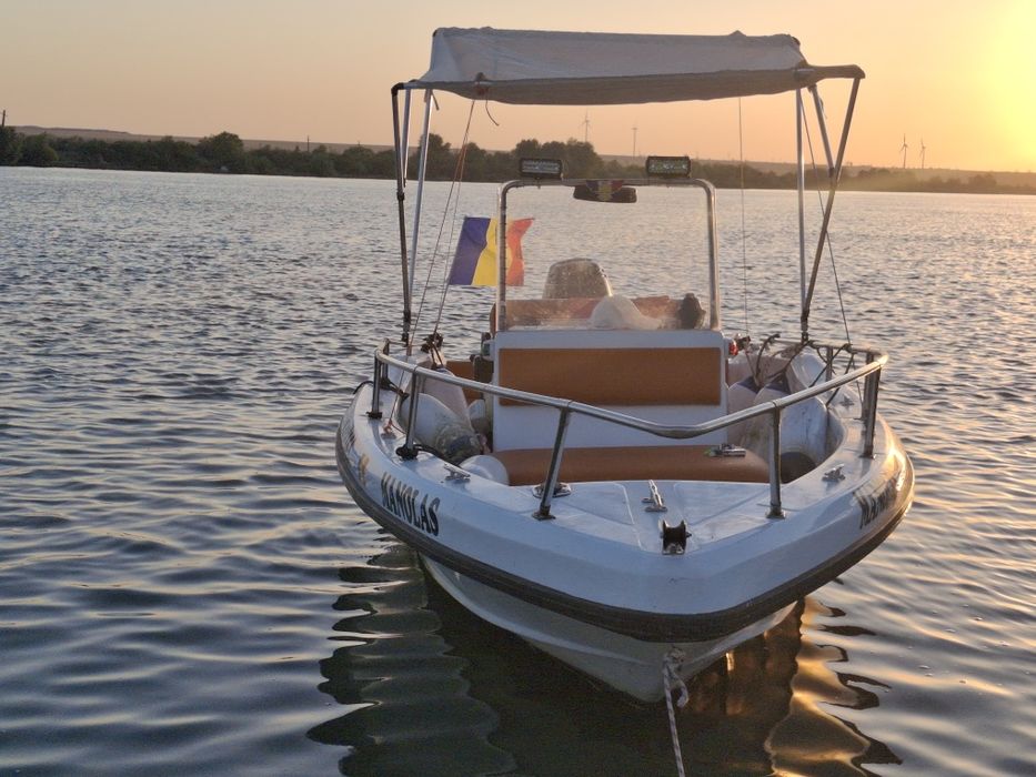 Barcă cu motor Mercury 40/60 CP + peridoc. Schimb cu barcă cabinată.