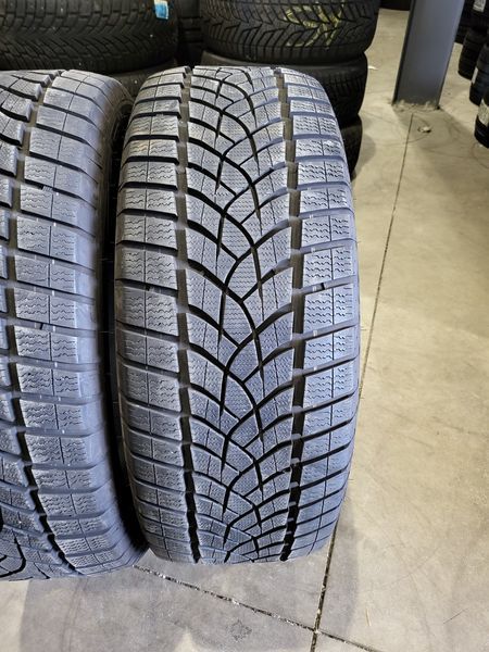 235/50/20 GOODYEAR 2бр