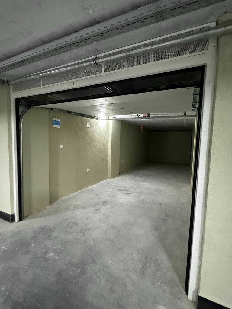 Дава се под наем Гараж / Паркомясто в Стара Загора, Център - 34 кв.м за 127.5 € - Снимка #3