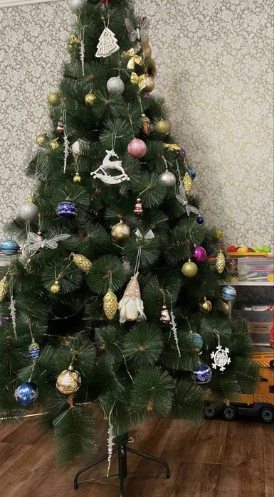 Продам елку новогоднюю