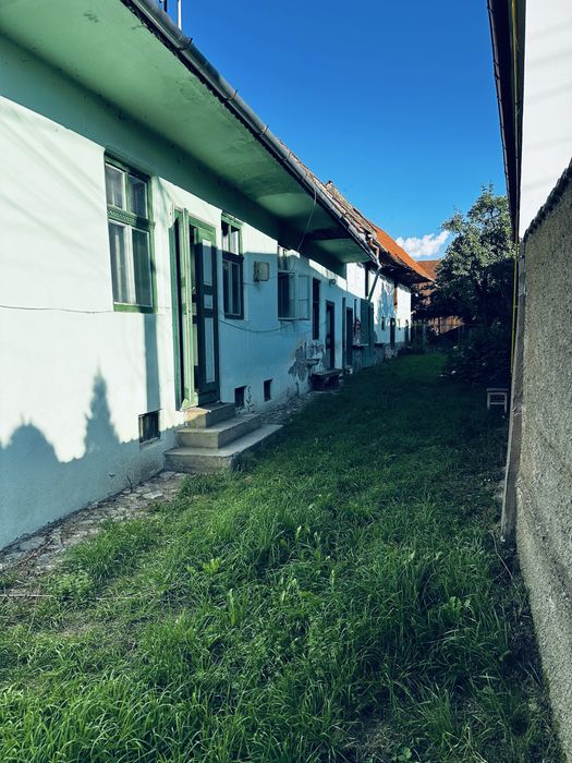 Vand casa la intrare in tarlungeni langa Pepco