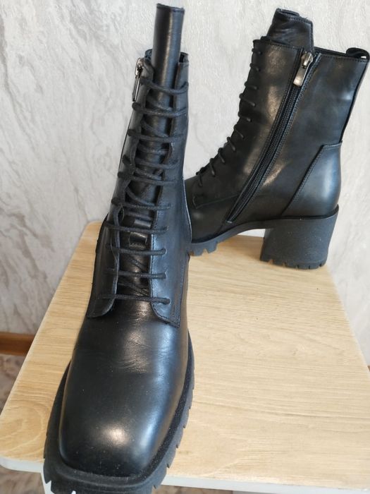 Продам Ботинки женские,черные.