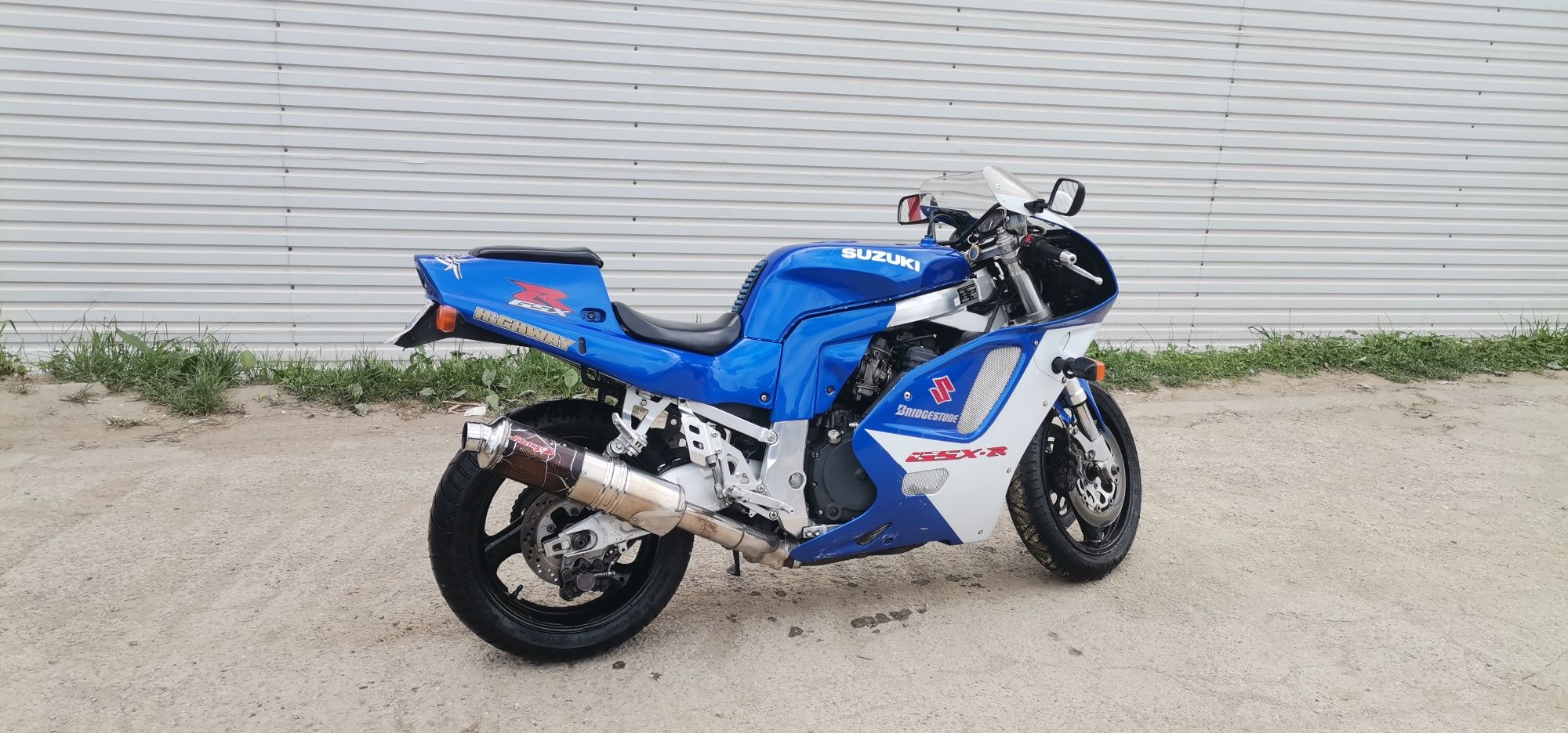 Suzuki gsxr 750.