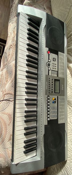 Продам синтезатор