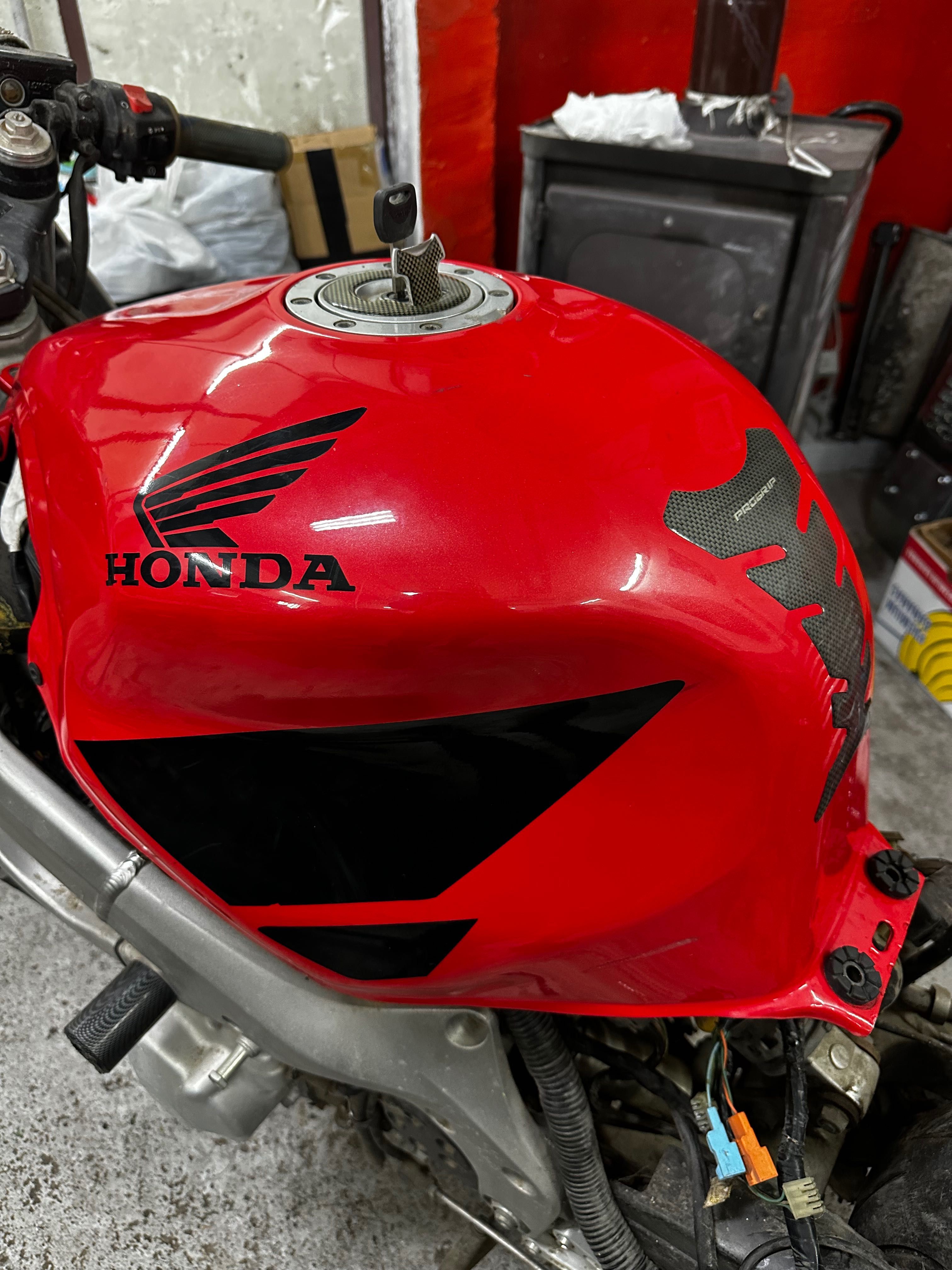 Резервоар Honda CBR600 F4I