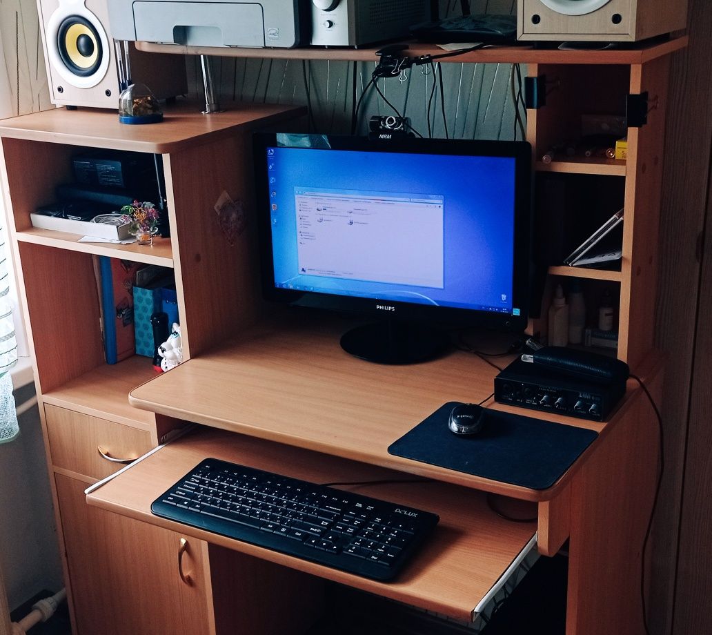 Системник, компьютерный стол, принтер Samsung SCX-4220 3в1