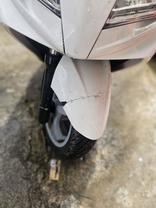 Scuter  125  cc abs