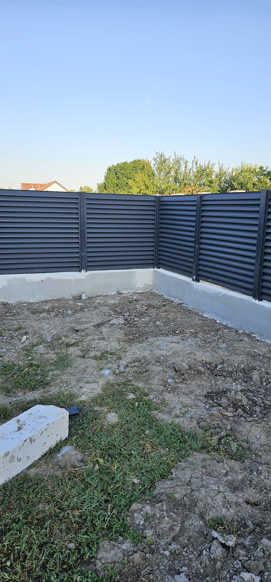 Construim garduri orice model cu materialul nostru sau are clientului
