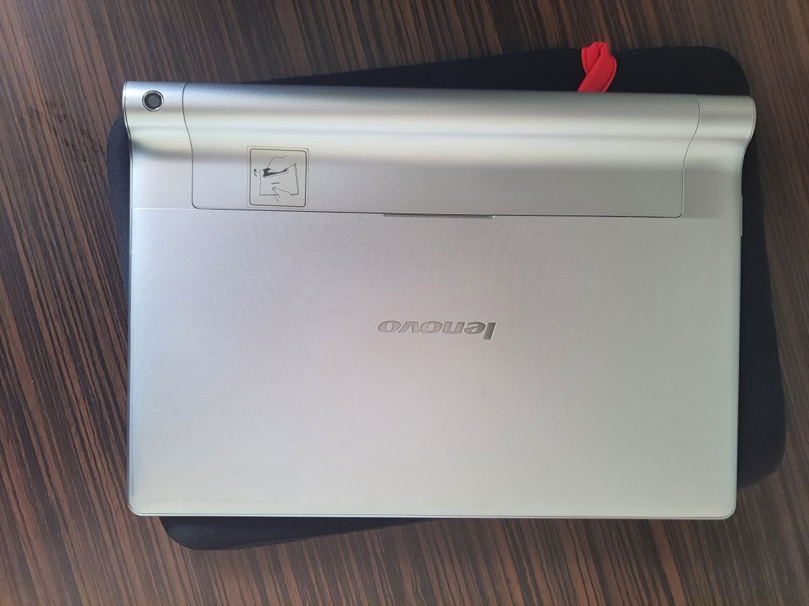 Tableta Lenovo IdeaPad Yoga B8000