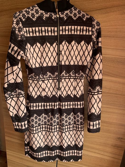 Къса рокля, с дълъг ръкав