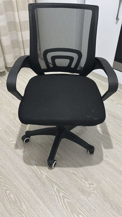 Компьютерный стол и кресло