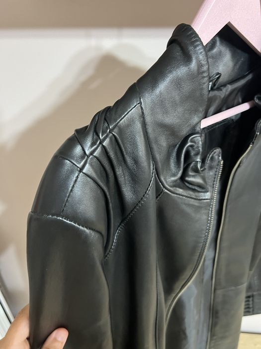 Geaca lunga din piele neagra naturala, moale, marimea 50.