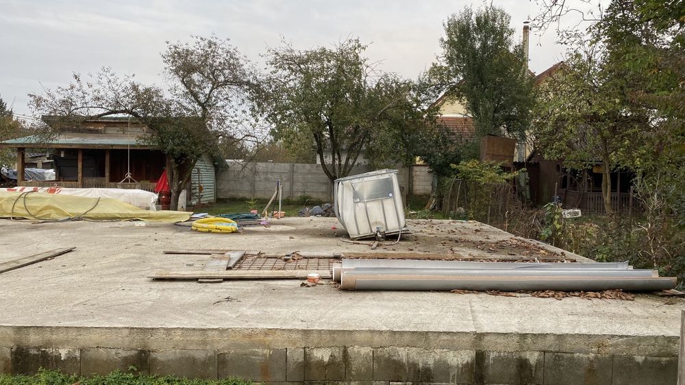 Teren intravilan cu fundatie si casuta in Bercu Rosu