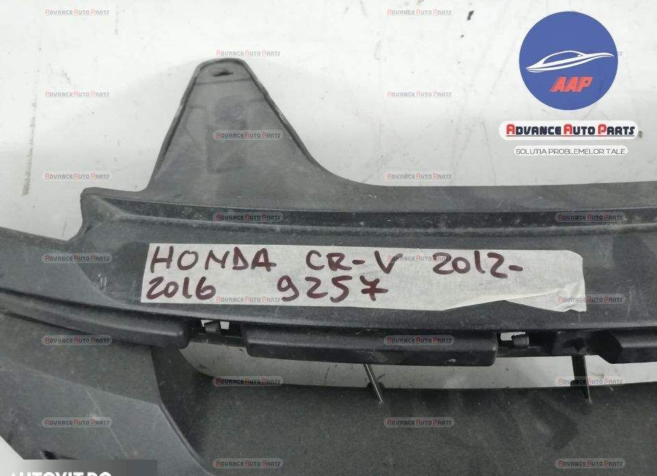Оригинална централна решетка в добро състояние Хонда КР-В / Honda CR-V
