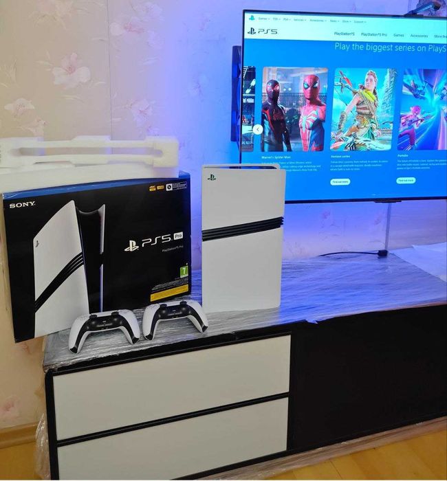 Playstation 5 pro 2tb два джойстика 4 игры полный комплект