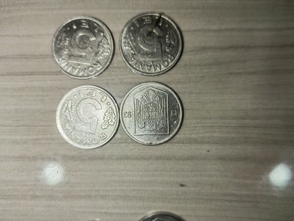 Vând monezi vechi pentru colecție