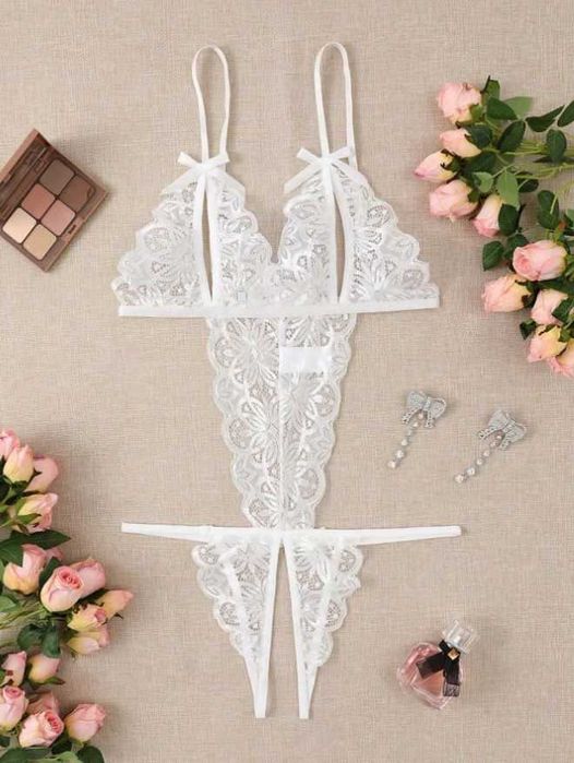 Бяло дантелено секси бельо, размер S - 15 лв.