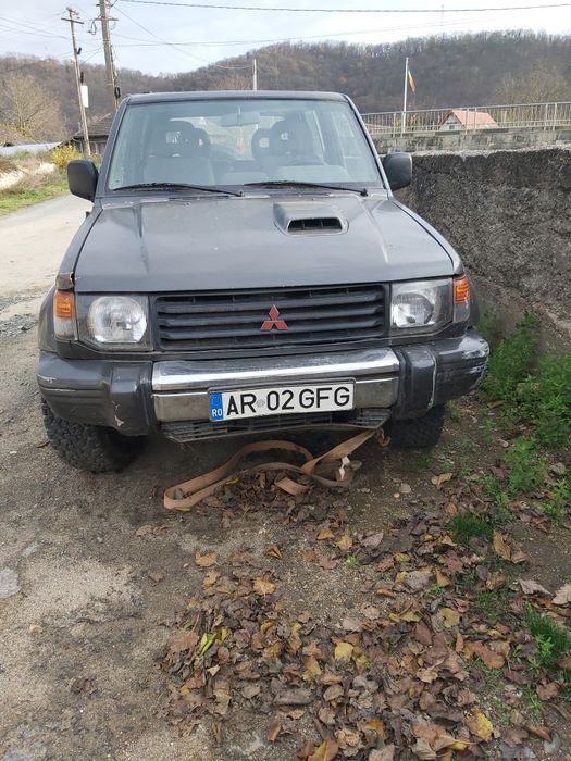 Mitsubishi pajero mk2
