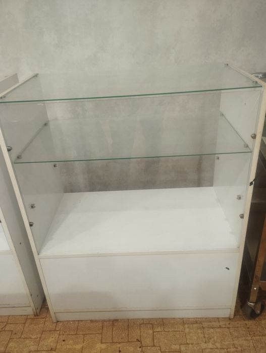 Продам витрины, столы