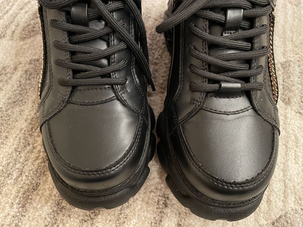 Adidași Buffalo