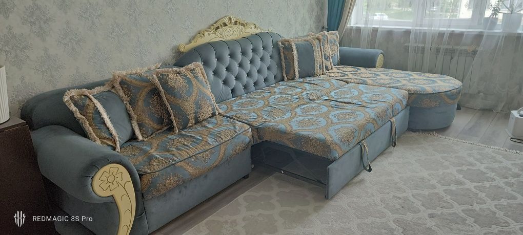 Продам диван в отличным состояний