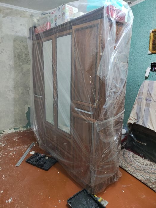 Ozroq ishlatilgan shkaf hamma joyi yaxshi