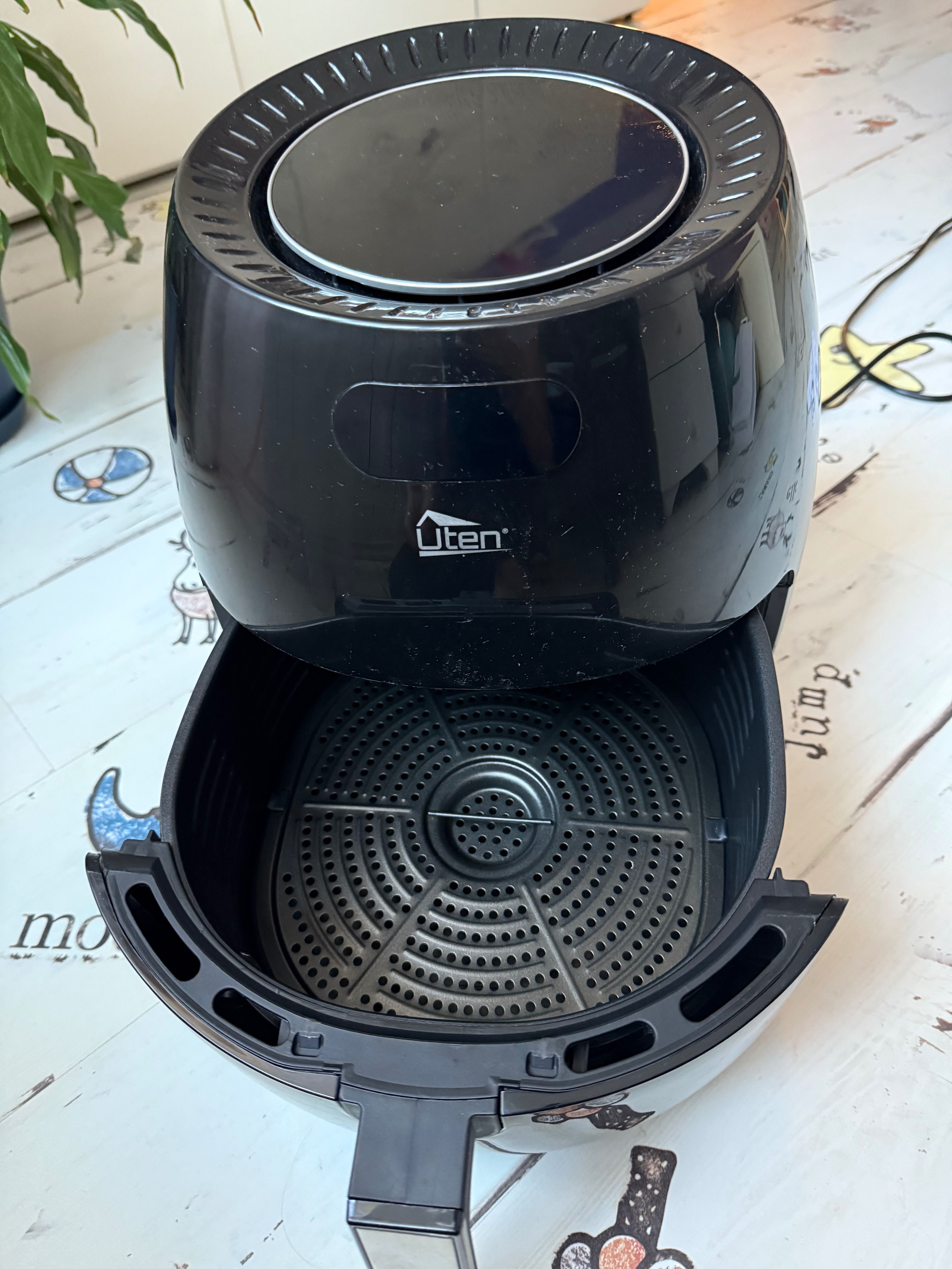 Low-fat and healthy Air Fryer Uten