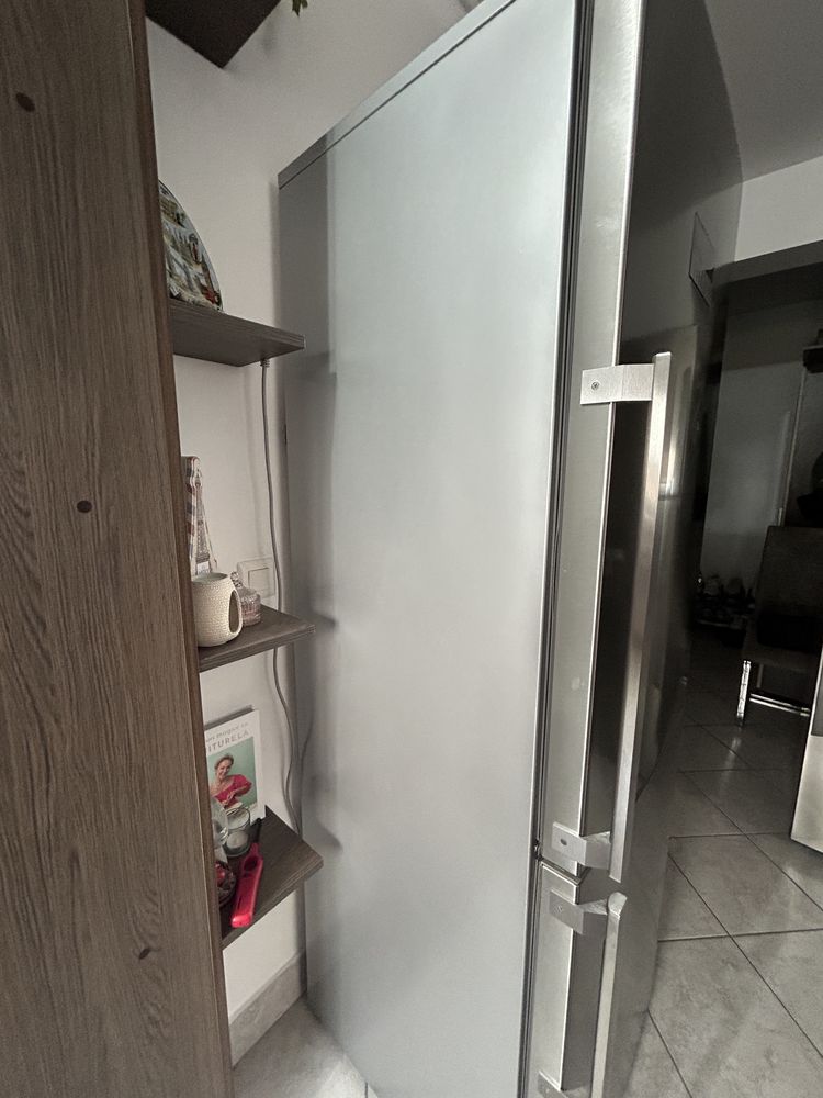 Vând combină frigorifică Grunding