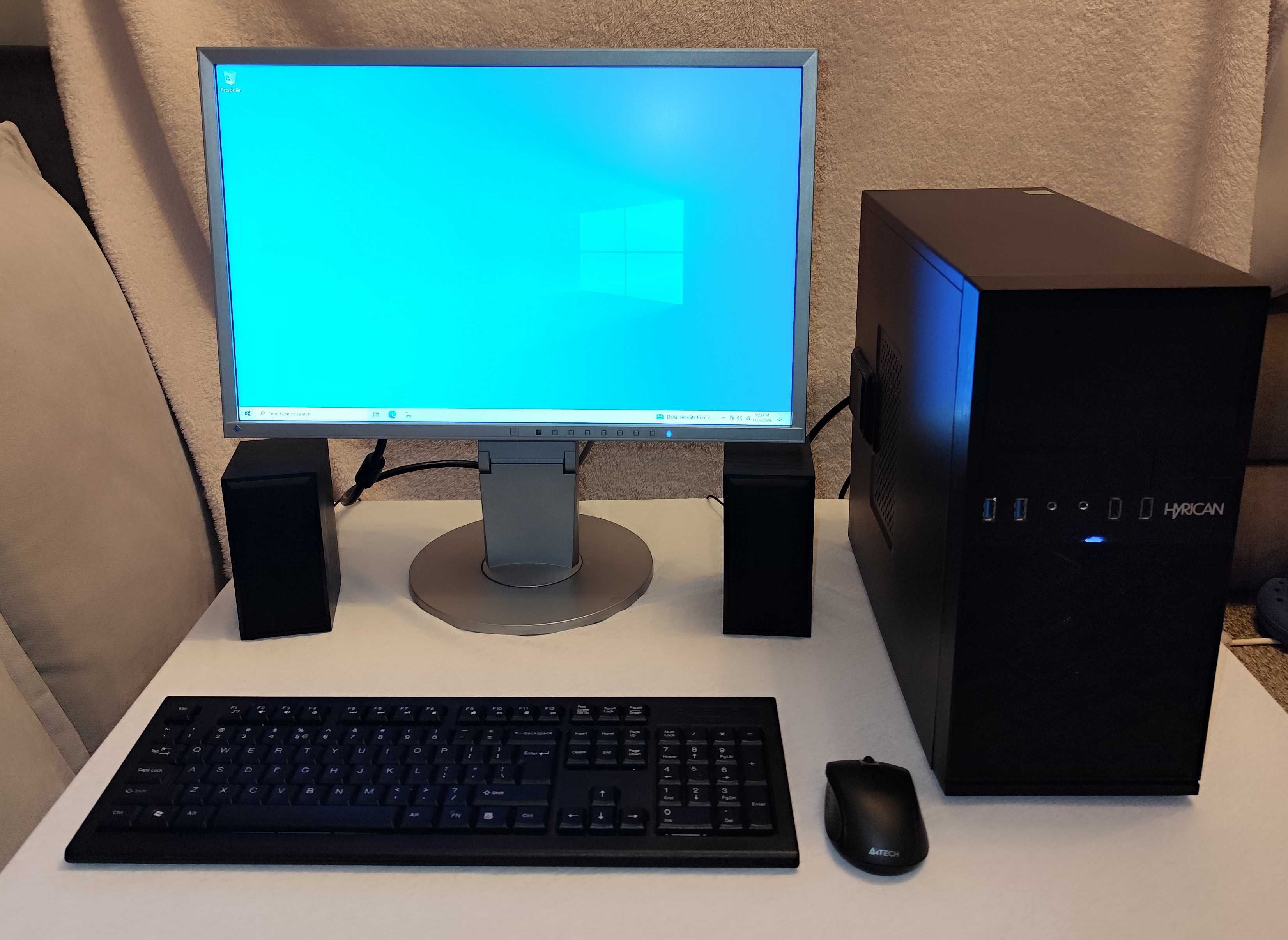 Calculator Hyrican Tower + accesorii