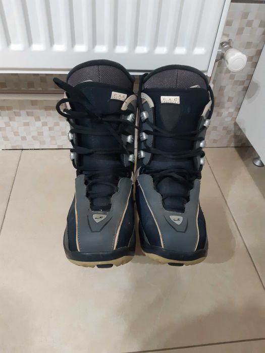 Boots snowboard Crazy Creek marimea 38 se potrivesc 37