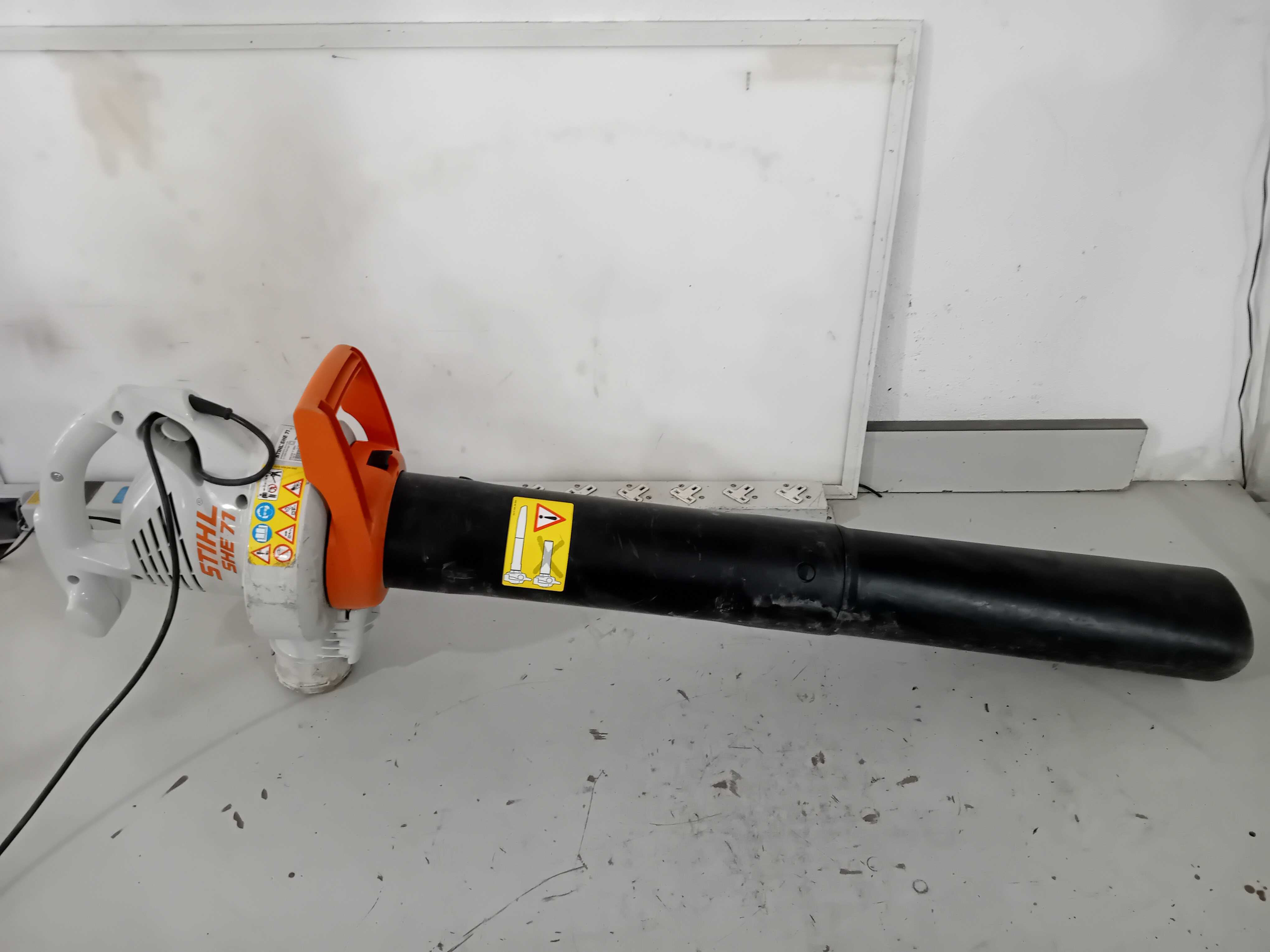 Духалка за  листа Stihl SHE 71 - 1100 W