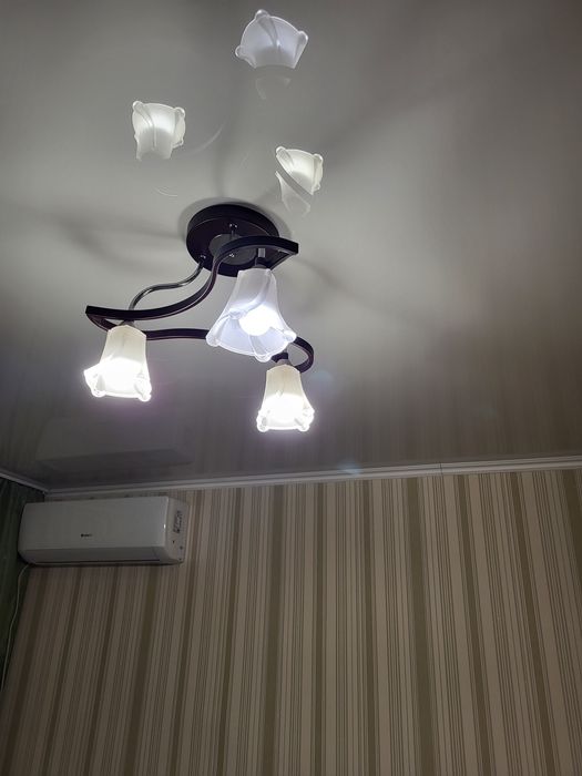 Продам люстру  для