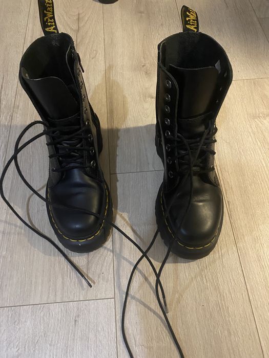 Dr. Martens боти