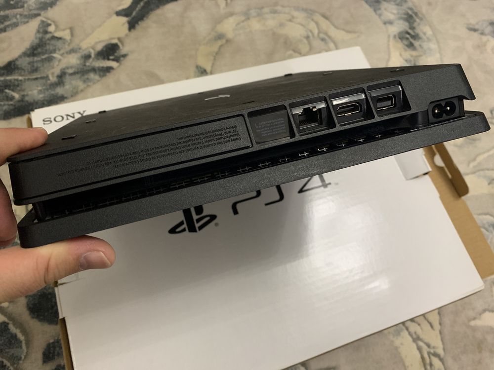 Playstation 4 Slim Pro 1000g с играми на борту Продам звоните