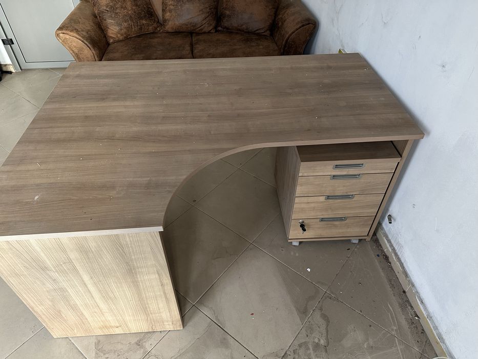 Ъглово офис бюро с шкаф като ново 160х120см